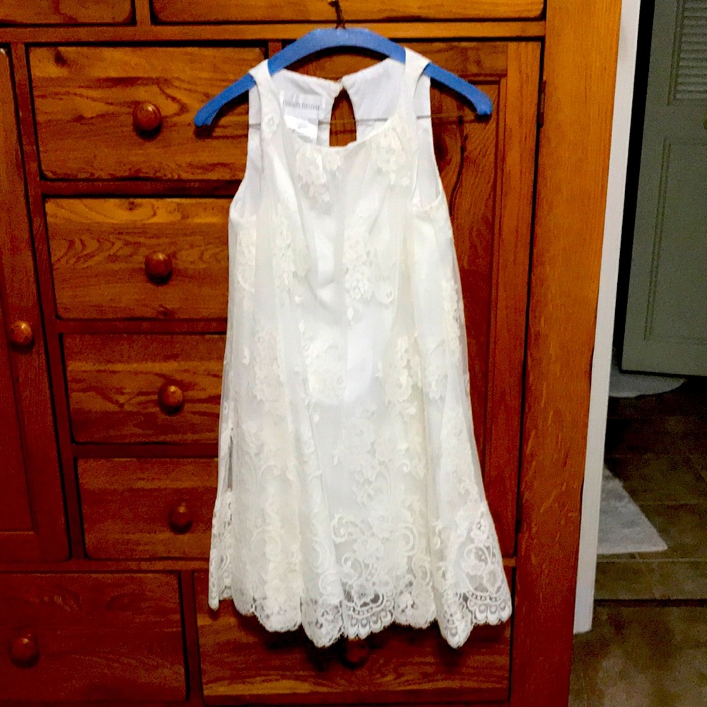 Off white lace David’s Bridal dress 👗